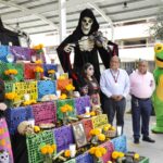 Honran estudiantes de Escobedo legado de Gonzalitos con altar de muertos