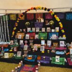Honran con altar de muertos memoria de mascotas fallecidas